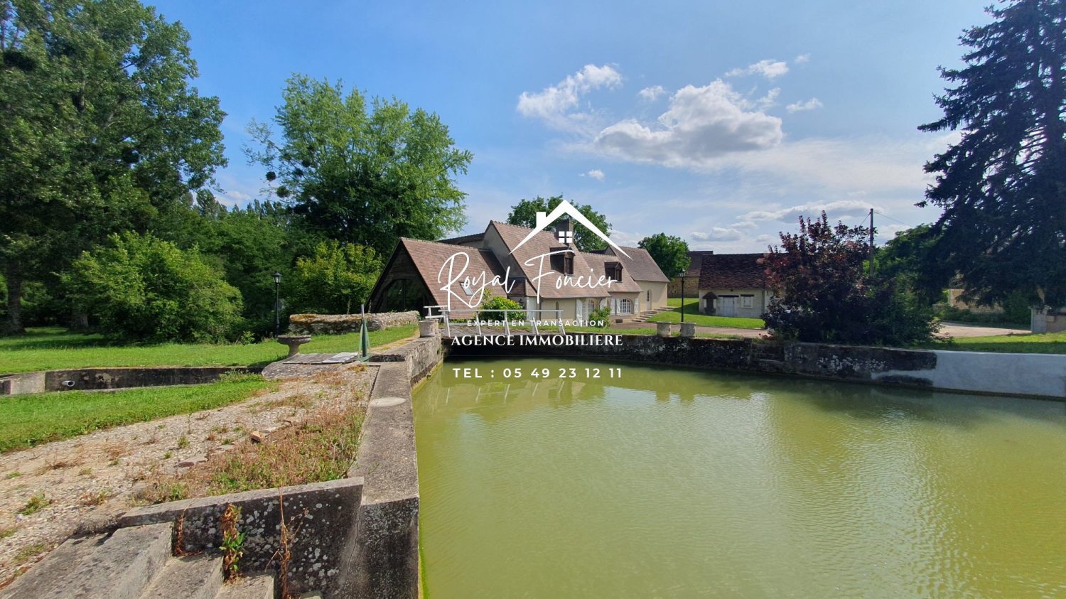 6 bedrooms Castles in Azay-le-Ferron, France No. 89724