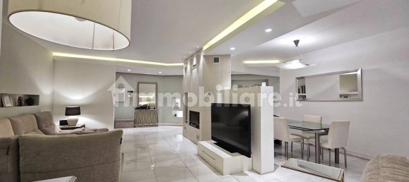 3 bedrooms Apartment in Rome, Italy No. 48551 3