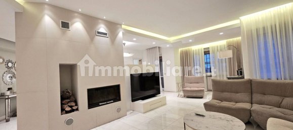 3 bedrooms Apartment in Rome, Italy No. 48551 5