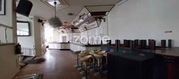 352m² Commercial property in Albufeira, Portugal No. 84066 14