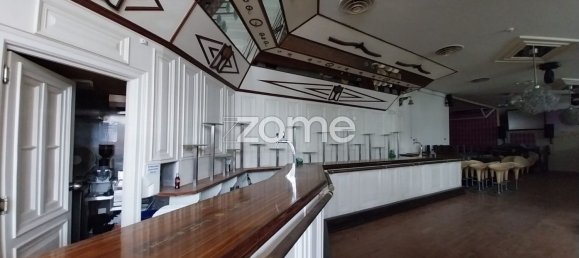 352m² Commercial property in Albufeira, Portugal No. 84066 15