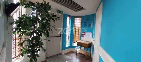 352m² Commercial property in Albufeira, Portugal No. 84066 2