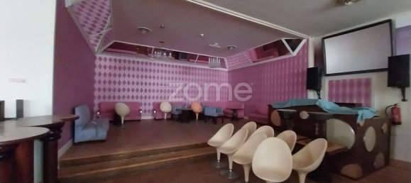 352m² Commercial property in Albufeira, Portugal No. 84066 10