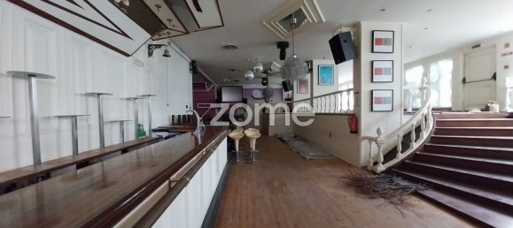 352m² Commercial property in Albufeira, Portugal No. 84066 17