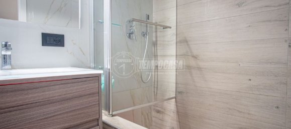 Квартира с 4 комнатами в Кьявари, Италия № 36542 5