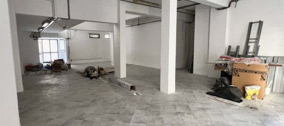 135m² Commercial property in Figline e Incisa Valdarno, Italy No. 148458 2