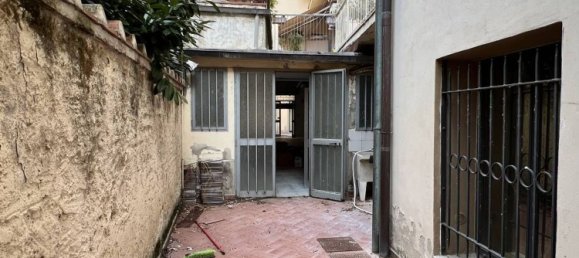 135m² Commercial property in Figline e Incisa Valdarno, Italy No. 148458 8