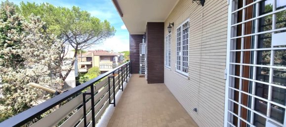 3 bedrooms Apartment in Rome, Italy No. 373571 2