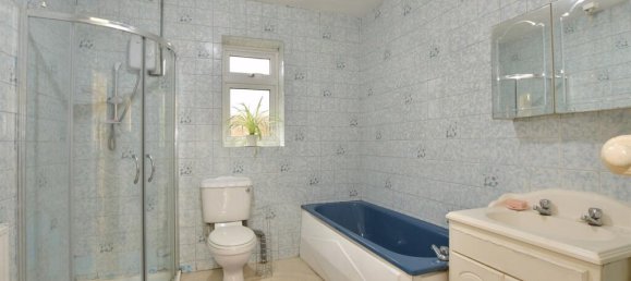 3 bedrooms Bungalow in Essex, United Kingdom No. 4056 11