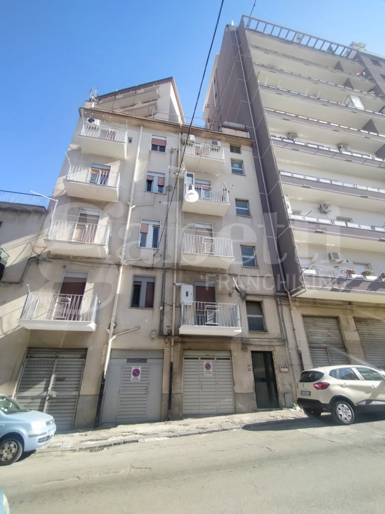 3 rooms Apartment in Caltanissetta, Italy No. 311718