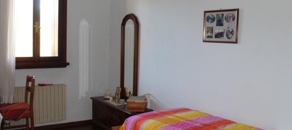 Casa de 8 habitaciónes en Pordenone, Italy No. 104112 18