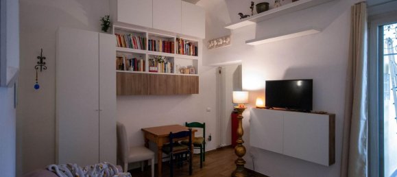 3 rooms Apartment in Florence, Italy No. 171536 2
