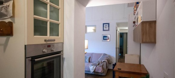 3 rooms Apartment in Florence, Italy No. 171536 9