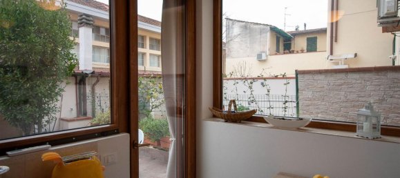 3 rooms Apartment in Florence, Italy No. 171536 14