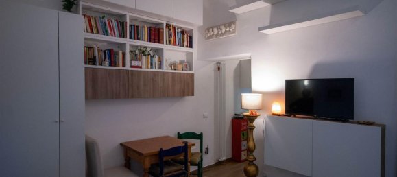 3 rooms Apartment in Florence, Italy No. 171536 5