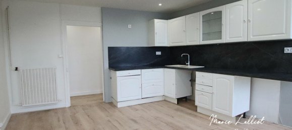 3 chambres Appartement à Pithiviers, France No. 69126 2