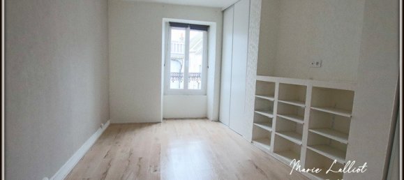 3 chambres Appartement à Pithiviers, France No. 69126 7