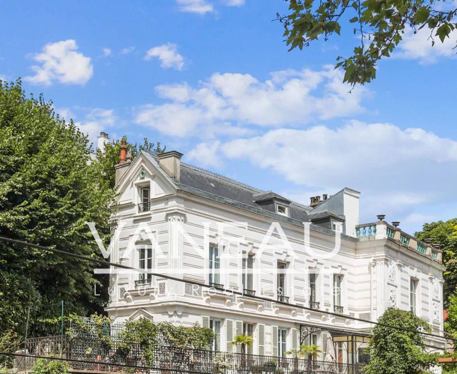 5 bedrooms House in Saint-Cloud, France No. 171026