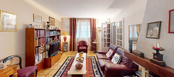 2 bedrooms House in Roissy-en-Brie, France No. 179331 2