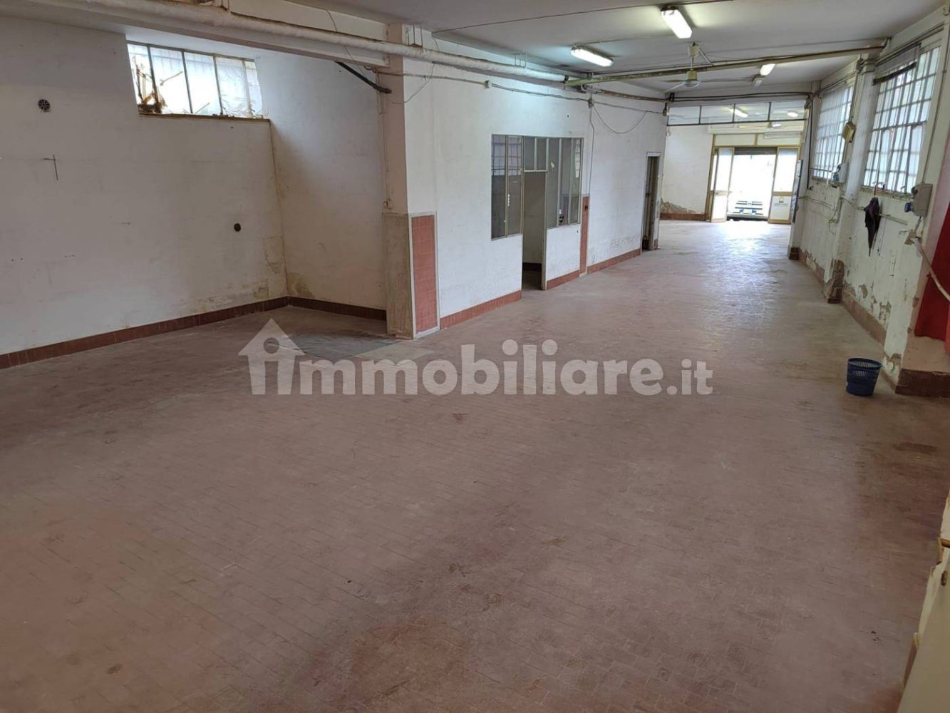 Almacén en Rome, Italy 208 m² No. 250905