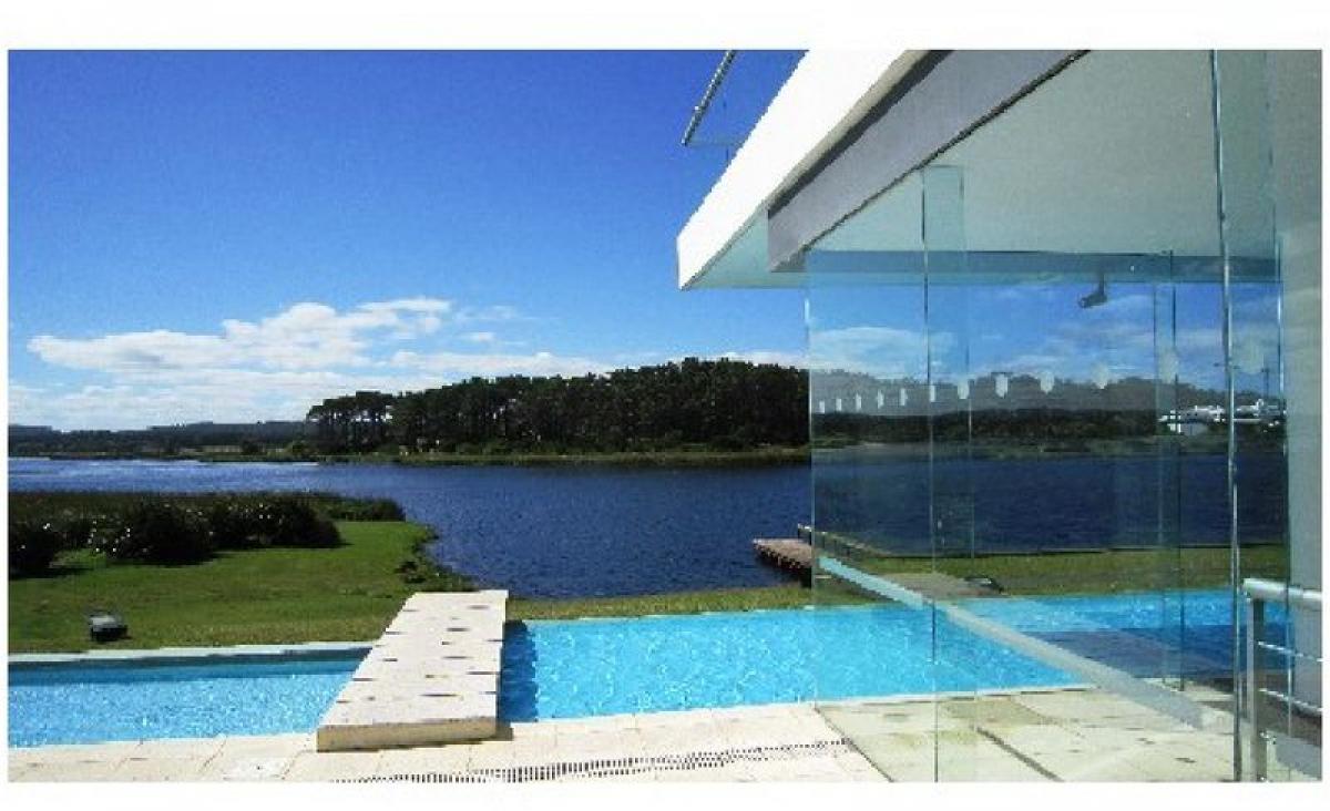 2 bedrooms Apartment in Maldonado, Uruguay No. 9644