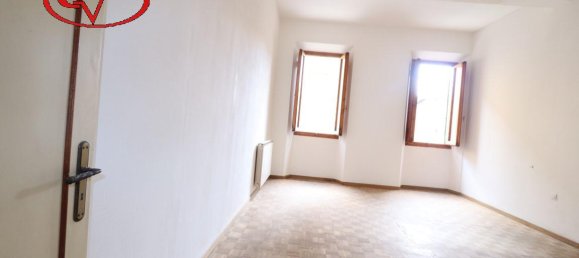 6 rooms Apartment in Figline e Incisa Valdarno, Italy No. 235156 2