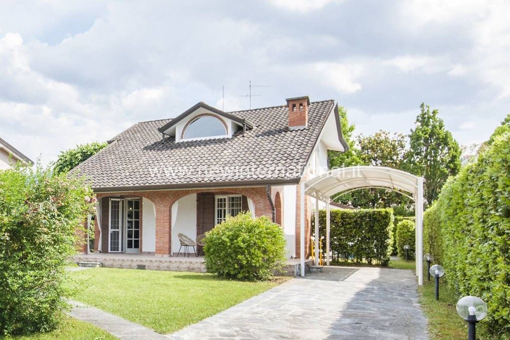 Villa T4 em Forte dei Marmi, Italy N.º 46381