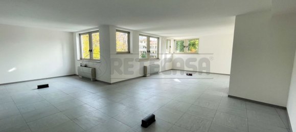 3-salle Propriété commerciale à Udine, Italy No. 135141 11