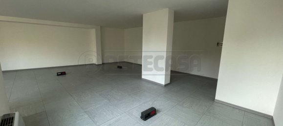 3-salle Propriété commerciale à Udine, Italy No. 135141 9