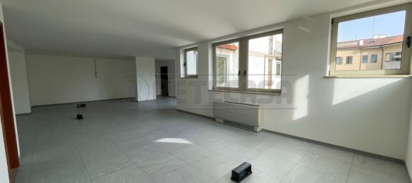 3-salle Propriété commerciale à Udine, Italy No. 135141 12