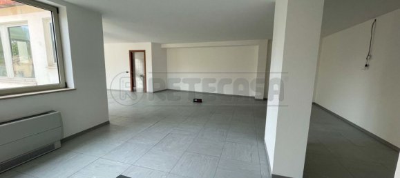 3-salle Propriété commerciale à Udine, Italy No. 135141 8