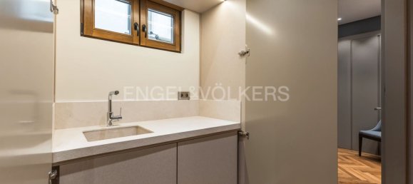 4 bedrooms Apartment in Madrid, Spain No. 134979 16