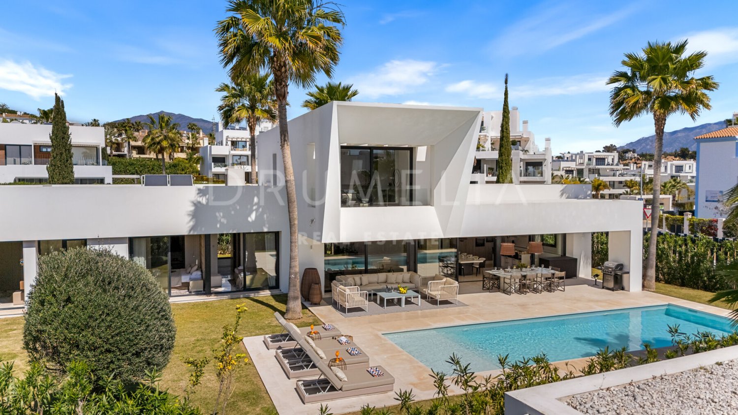 4 غرف نوم فيلا في Estepona, Spain رقم 229879