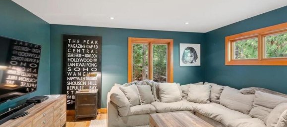 4 bedrooms House in British Columbia, Canada No. 201 7