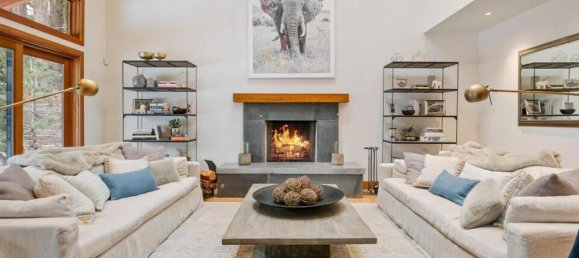 4 bedrooms House in British Columbia, Canada No. 201 2