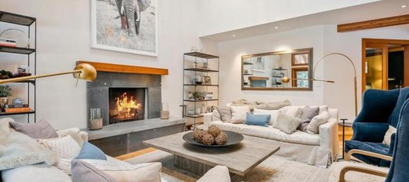 4 bedrooms House in British Columbia, Canada No. 201 3