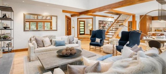 4 bedrooms House in British Columbia, Canada No. 201 4