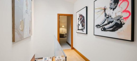 4 bedrooms House in British Columbia, Canada No. 201 9