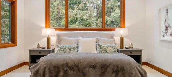 4 bedrooms House in British Columbia, Canada No. 201 11