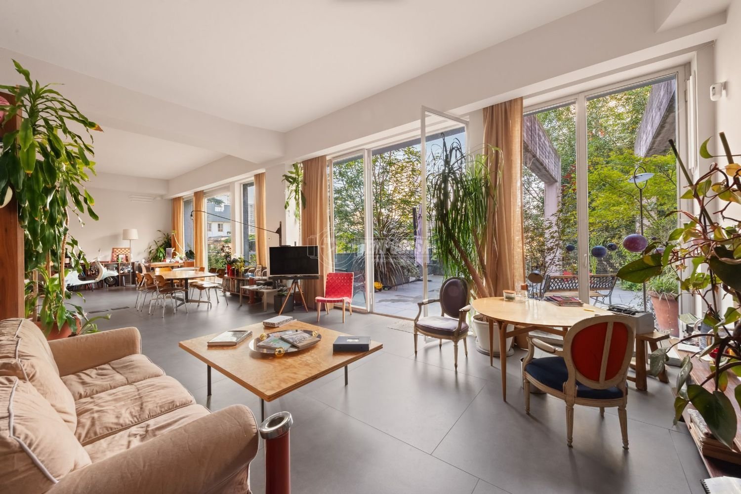 4 rooms Apartment in Milan, Italy No. 248080