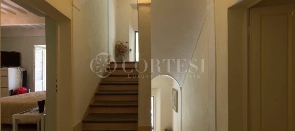 6 bedrooms Villa in Umbertide, Italy No. 267171 3