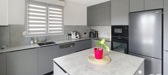 Квартира с 3 спальнями в Реймс, Франция № 329142 3