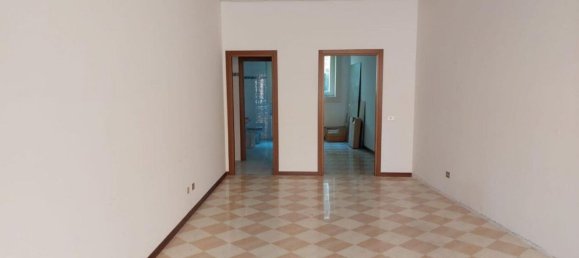 63m² Commercial property in Fidenza, Italy No. 372504 2