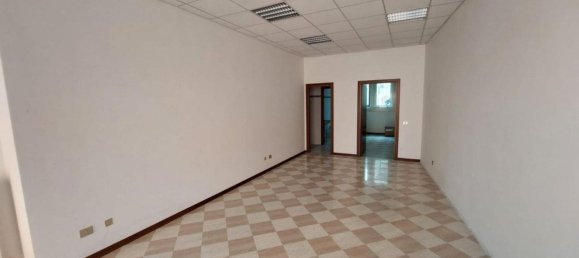 63m² Commercial property in Fidenza, Italy No. 372504 3
