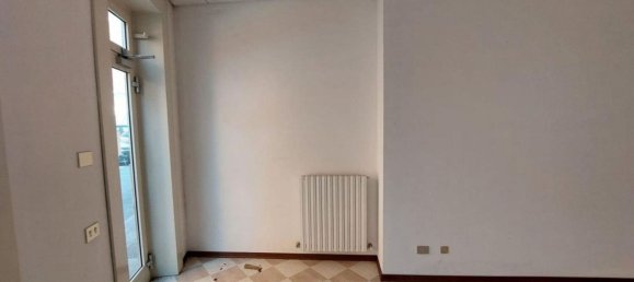 63m² Commercial property in Fidenza, Italy No. 372504 4