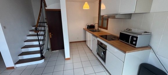 2 bedrooms House in Canteleu, France No. 357372 3