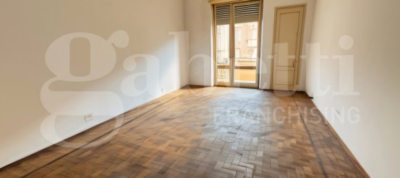 2 bedrooms Apartment in Turin, Italy No. 269128 8