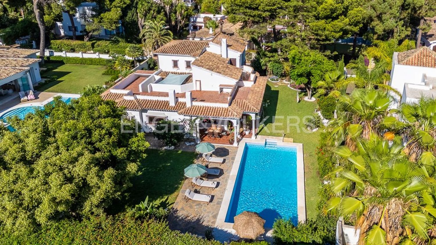 4 غرف نوم فيلا في Estepona, Spain رقم 199313