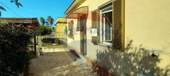 2 bedrooms Villa in Anzio, Italy No. 371323 3