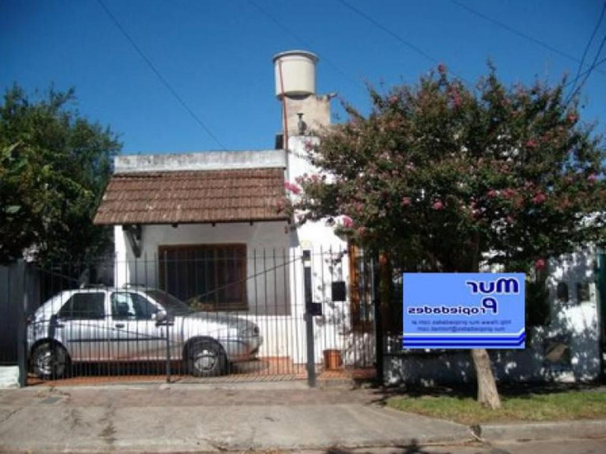 Casa de 2 dormitorios en San Fernando, Argentina No. 53665
